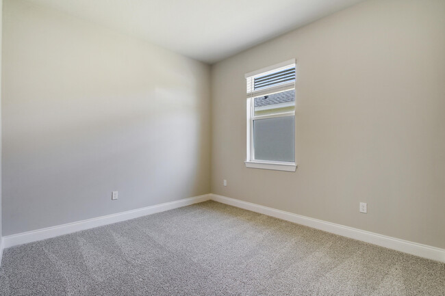 Building Photo - 8990 Dahlia Cir