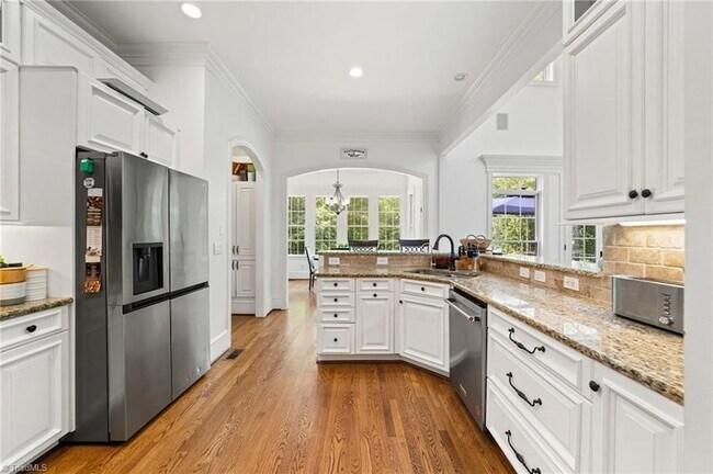Building Photo - 7517 Henson Forest Dr