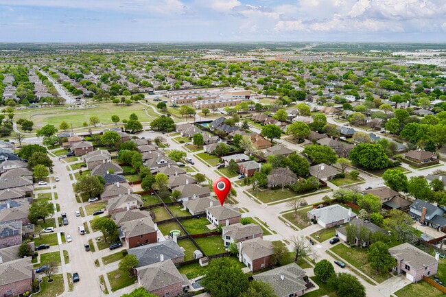 Building Photo - 2119 Oleander Way