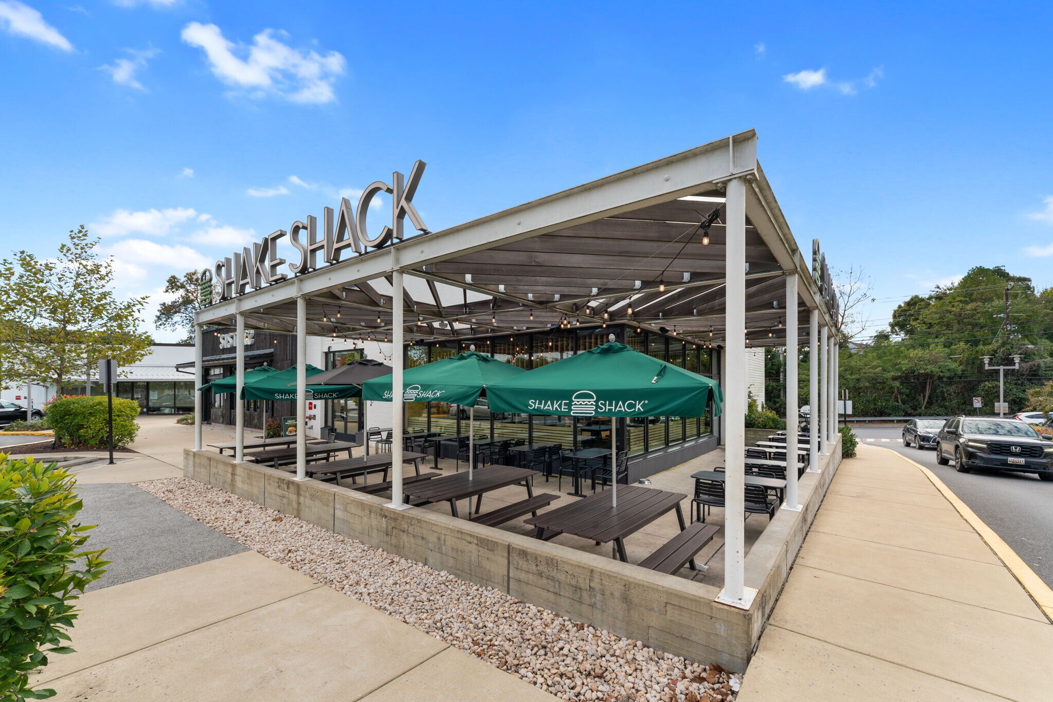 Shake Shack restaurant at Cabin John Mall - 9 Snug Hill Ct