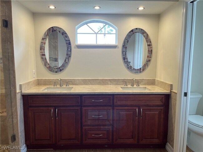 Building Photo - 385 Ashbury Way