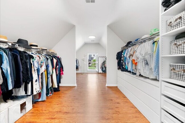 Building Photo - 7015 Blackthorn Ln