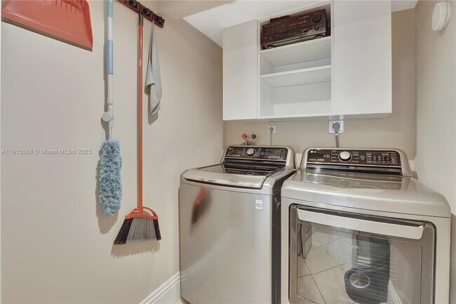 Building Photo - 10365 SW 9th Terrace