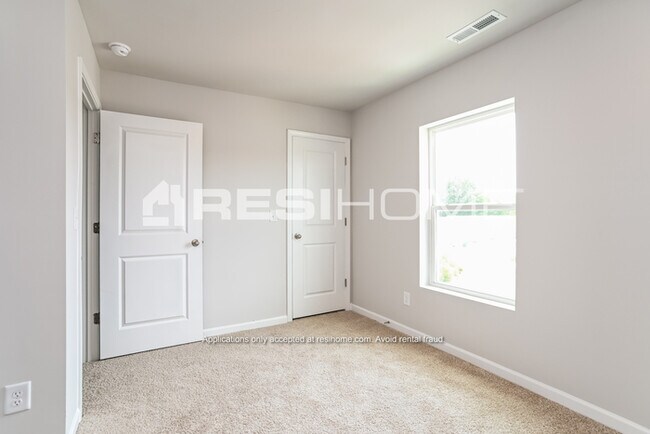 Building Photo - 8396 Waxhaw Hwy