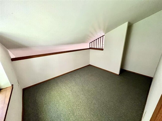 Building Photo - Relaxed 2-Bed, 1.5-Bath Home in a Quiet Gig Harbor Spot