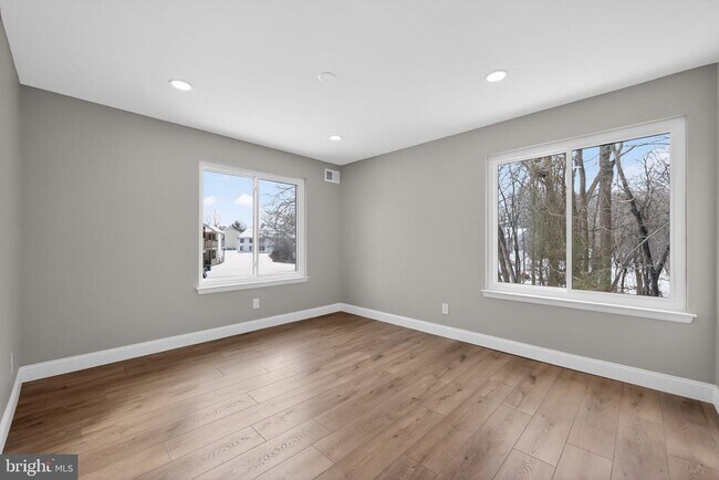 Building Photo - 306 The Woods