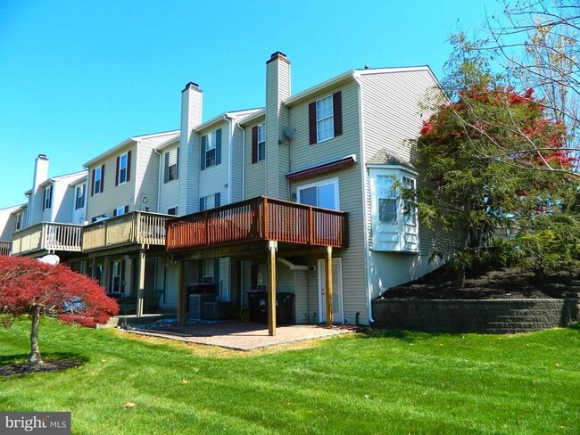 Building Photo - 82 Pebble Ln