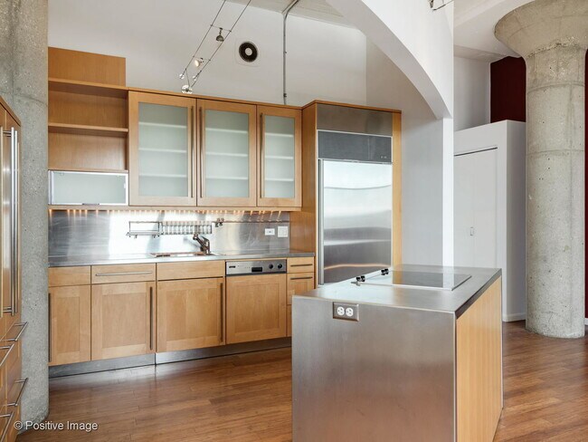 Building Photo - 728 W Jackson Blvd