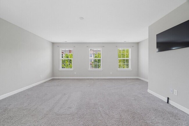 Building Photo - 623 Freeman Dr