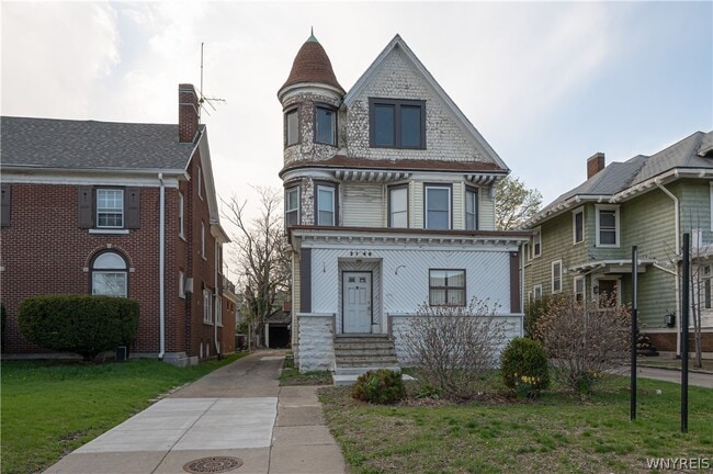 Building Photo - 2148 Main St