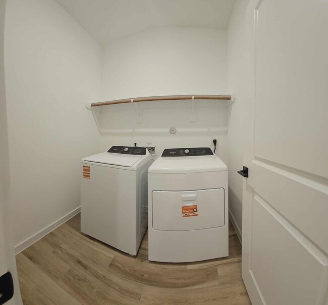 Building Photo - 8434 Bay Oaks Dr