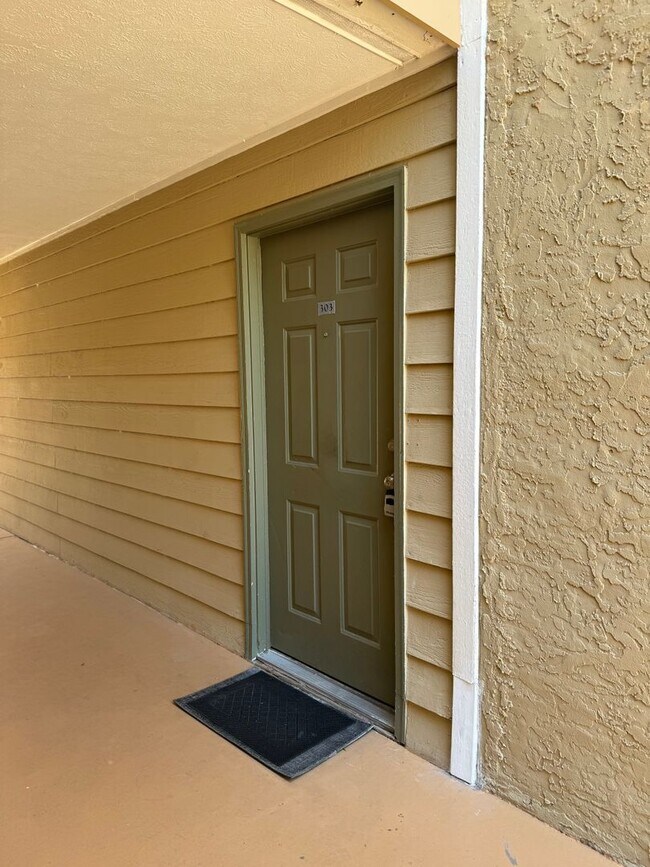 Building Photo - 9481 Highland Oak Dr