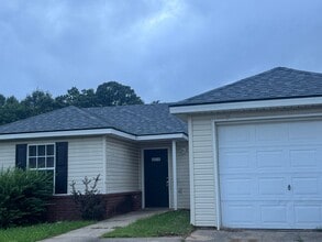 Building Photo - 3 bed 2 bath low income house in Fort Smith Arkansas
