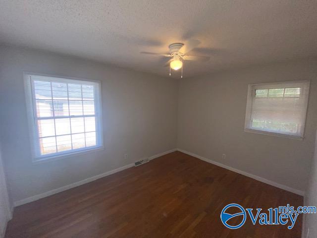 Building Photo - 706 Larry Dr