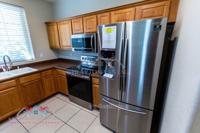 Building Photo - 13562 W Cypress St