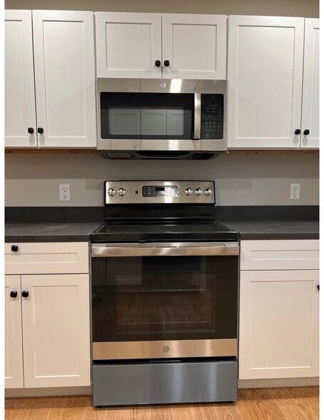 Building Photo - 180 N Winooski Ave