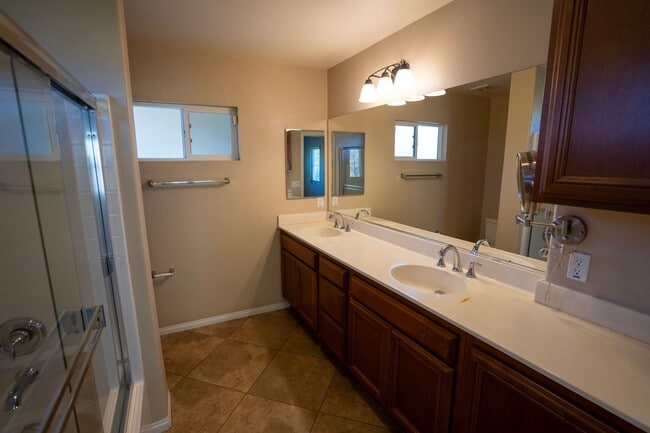 Building Photo - Welcome home to this beautifully designed ...