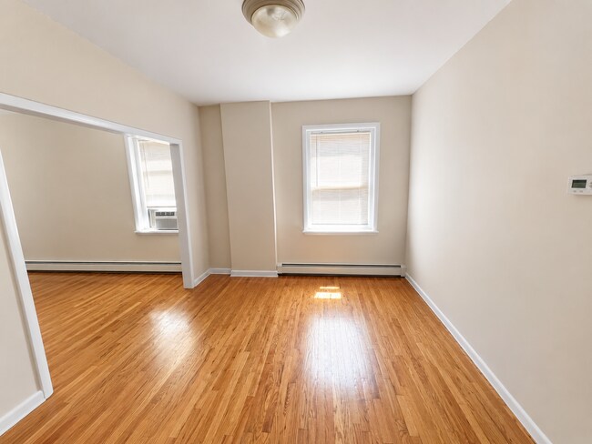 Building Photo - 824 Jackson Ave