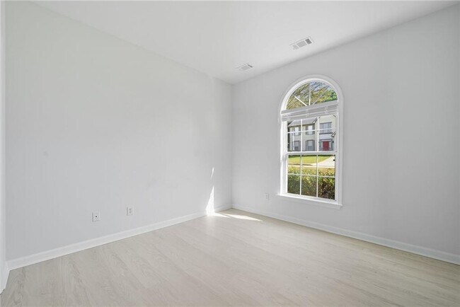 Building Photo - 4000 River Green Pkwy