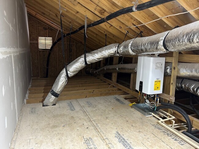 Building Photo - 1717 Airline Dr