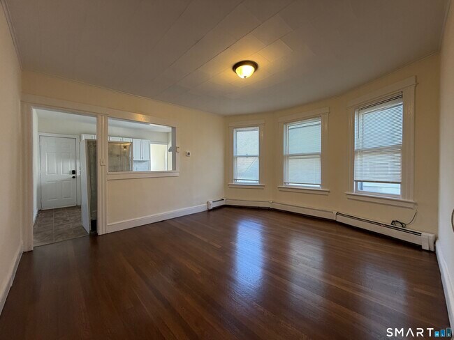 Building Photo - 37-41-41 Jackson Ave