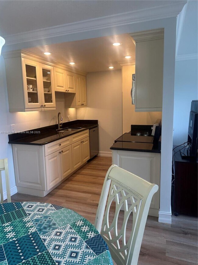 Building Photo - 4027 Swansea Crescent