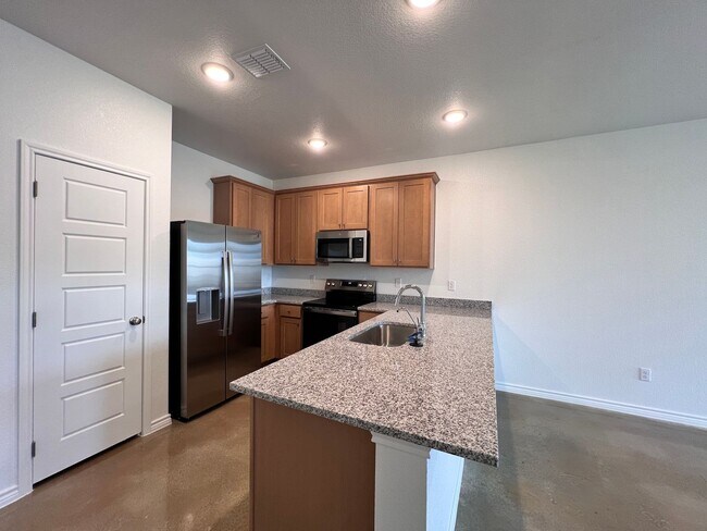 Building Photo - 3909 American Elm Dr