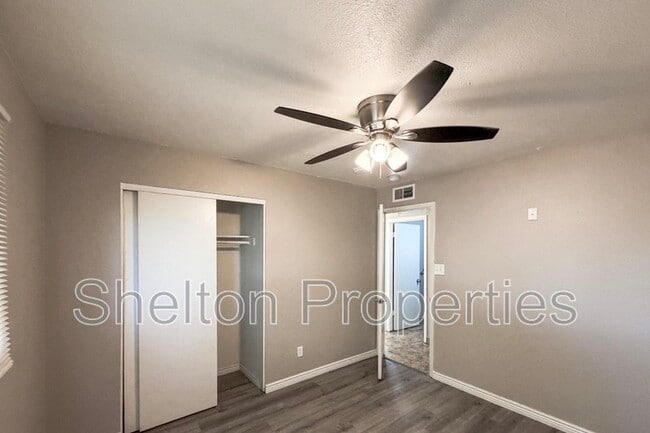Building Photo - 6301 W Earll Dr