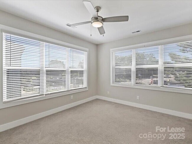 Building Photo - 1615 Chatham Ave