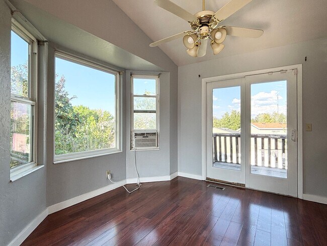 Building Photo - Spacious Split Level in Kearns!