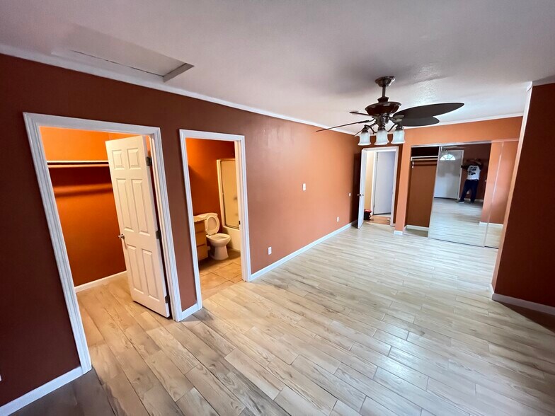 Master bedroom - 5890 Noble St
