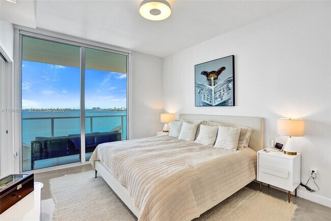 Building Photo - 601 NE 27th St