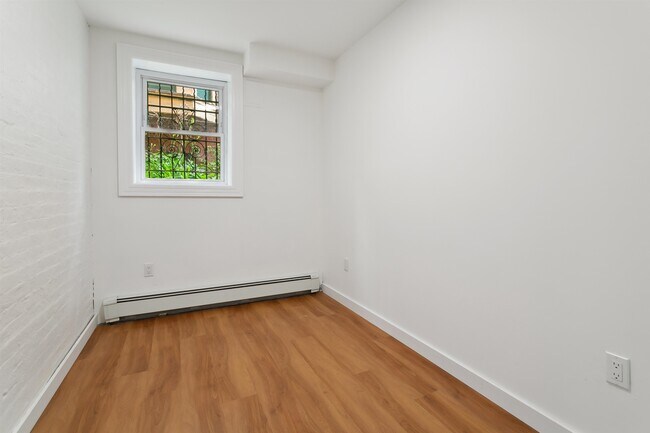 Building Photo - 110 Summit Ave