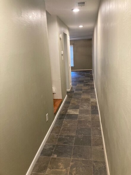 Building Photo - 6718 Eastridge Dr