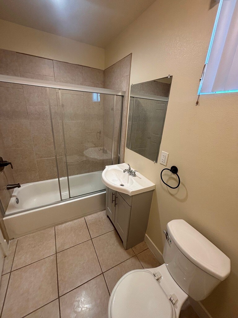 Building Photo - 213 W 82nd St