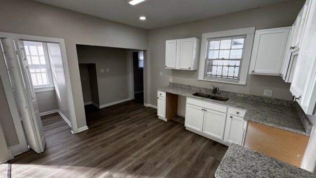 Building Photo - 1418 Snowden Ave