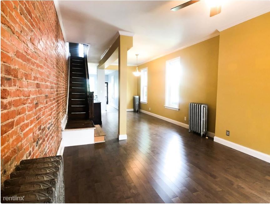 Living/Dining - 2911 Poplar St