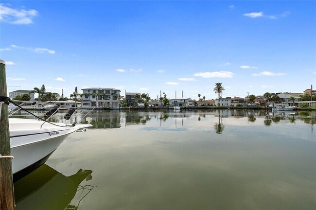 Building Photo - 231 E Madeira Ave