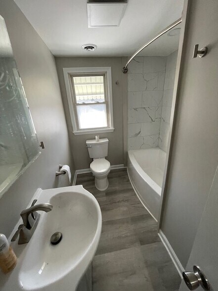 Building Photo - 28 Leversee Ave