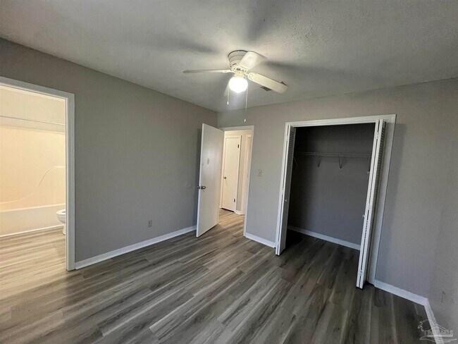 Building Photo - 842 Amberway Dr