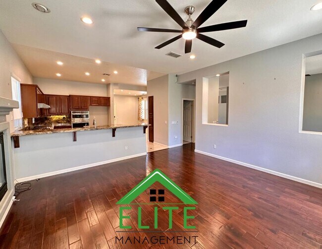 Building Photo - Stunning 4-Bedroom, 3.5-Bath Home