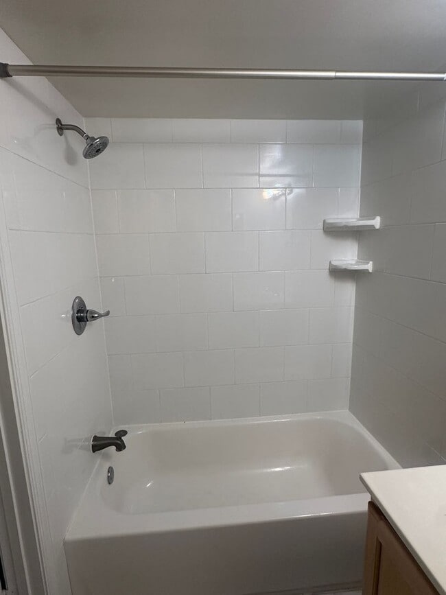 Building Photo - Move-In Ready 2BR/1BA Condo in Cardinal Forest