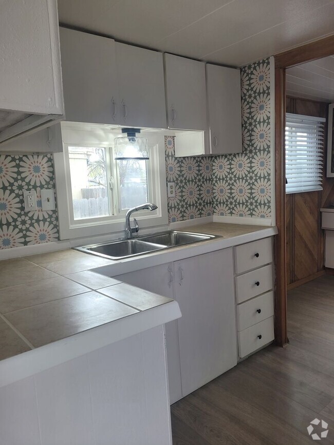 Building Photo - one bedroom with office