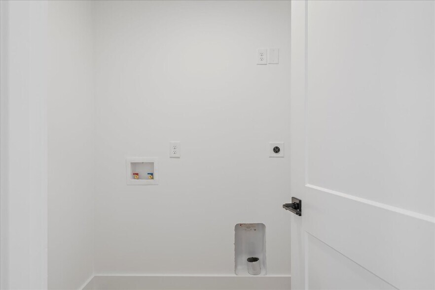 Building Photo - 803 Dupree St