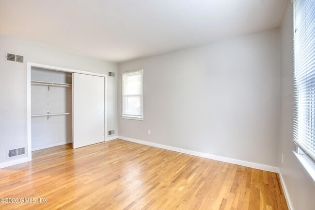 Building Photo - 24 Hollow Wood Ln