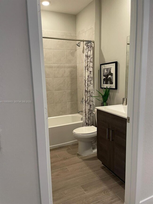 Building Photo - 2423 SE 11th St