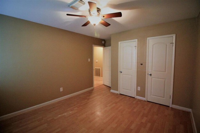 Building Photo - 5830 Effingham Dr