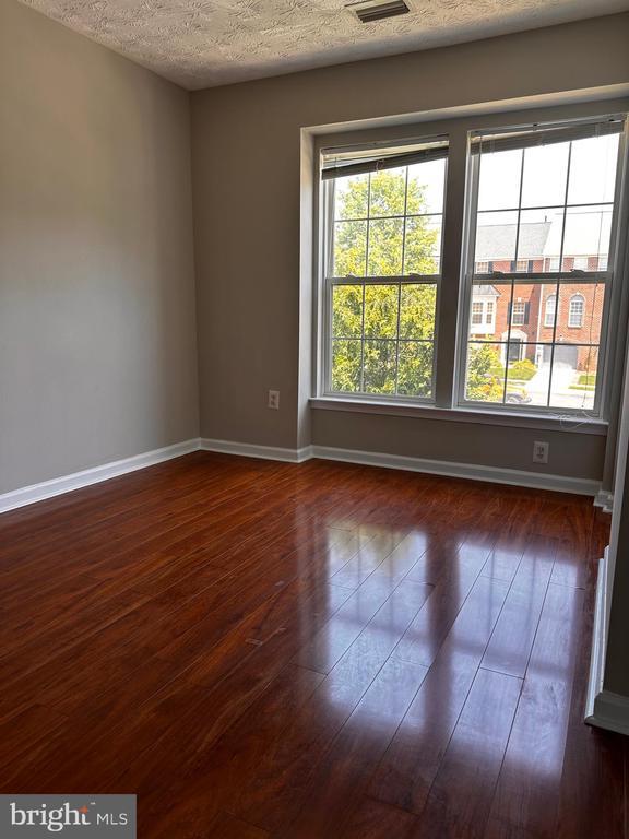 Building Photo - 2722 Thornbrook Ct