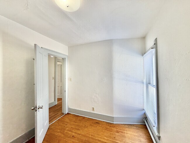 Building Photo - 603 S Jackson St