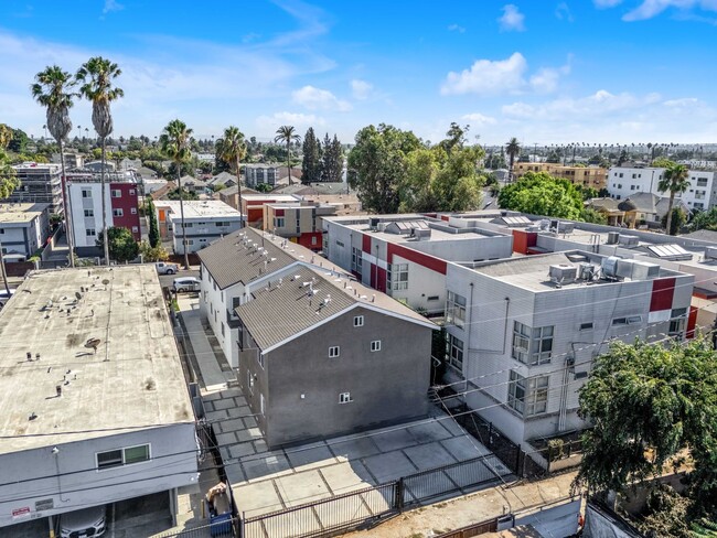 Building Photo - 1235 W 37th Pl